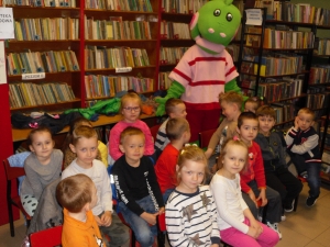 Smok Maciuś w Bibliotece_2
