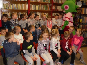 Smok Maciuś w Bibliotece_3