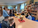 Uczniowie klas III w bibliotece_7